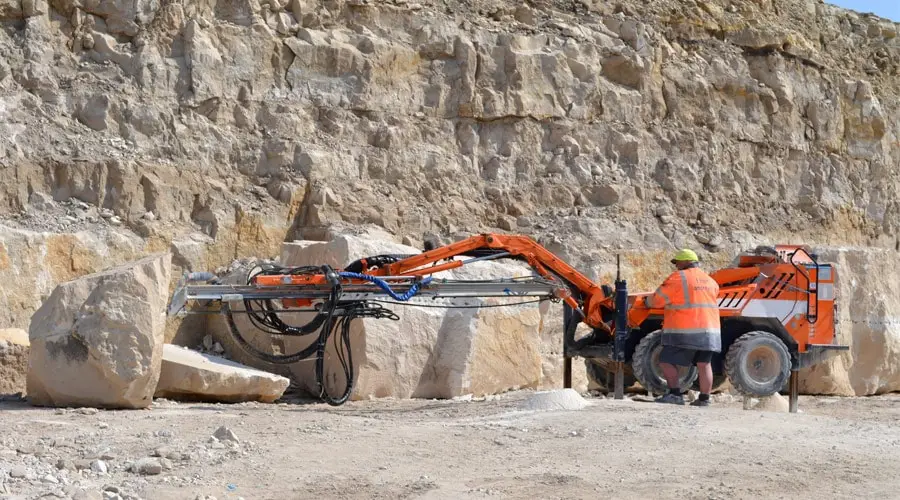 portland-limestone-blocks-drilling Splitting Portland stone block by drill rig